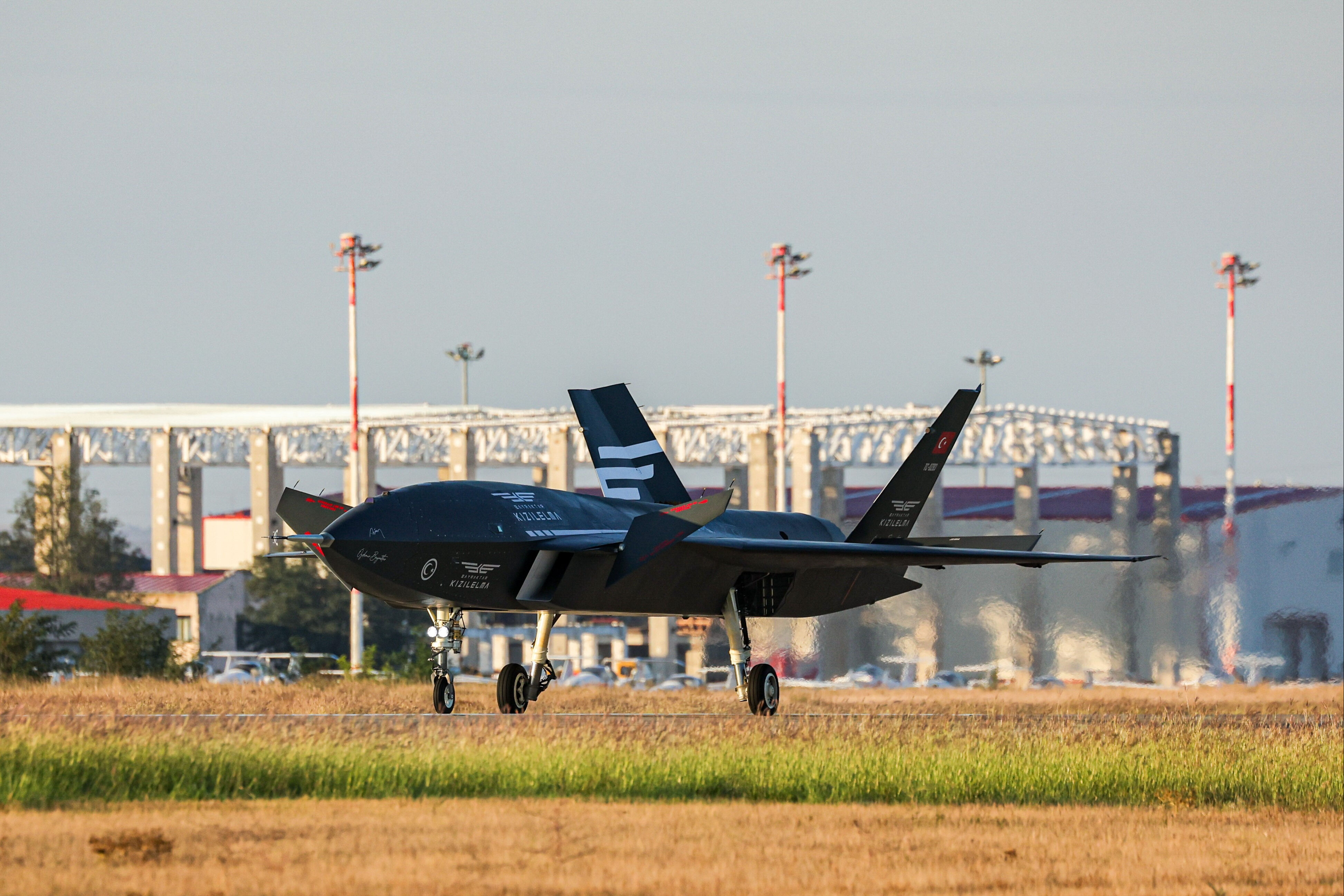 Havacılık tarihinde bir ilk! Bayraktar KIZILELMA göklerde - 3. Resim