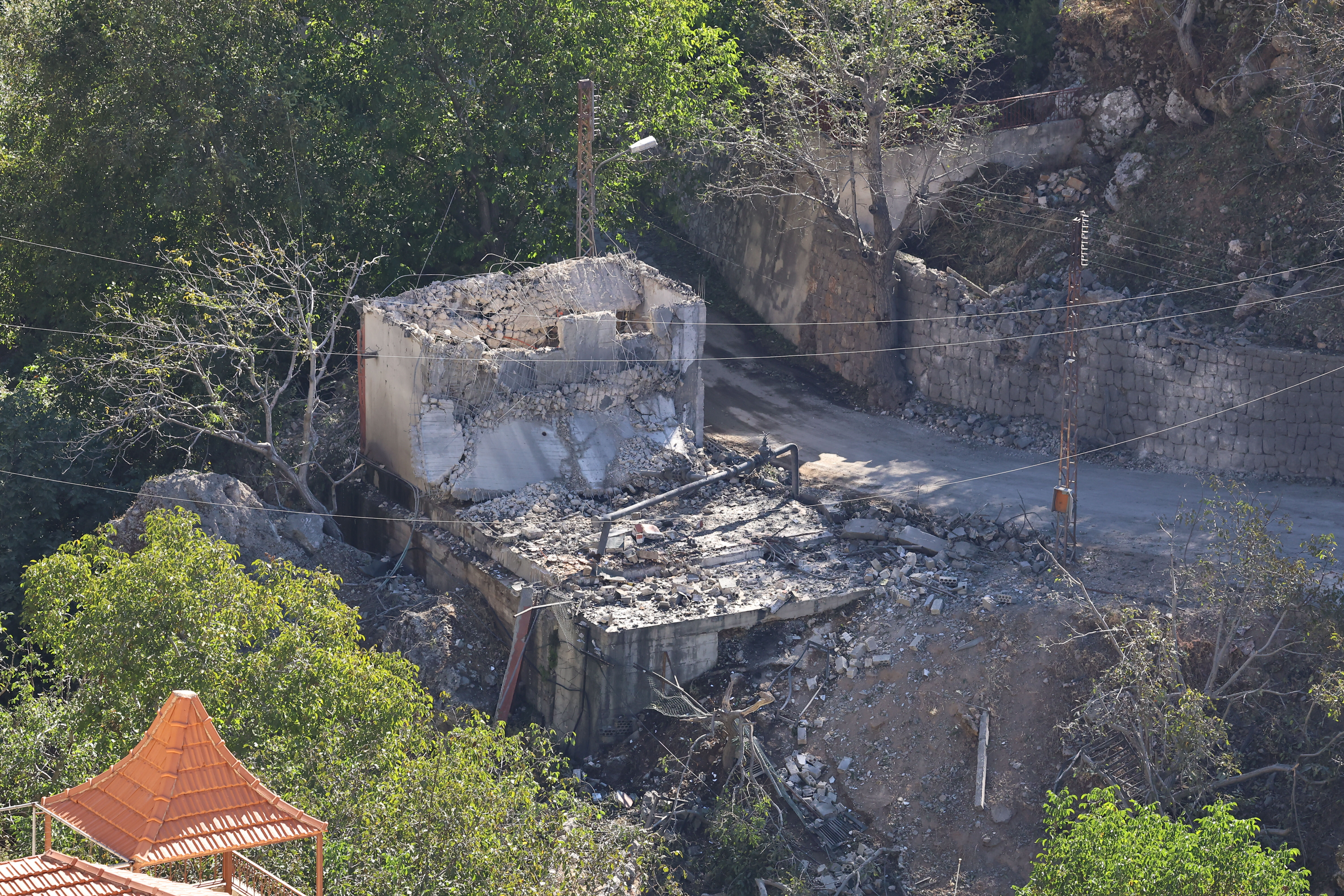 İsrail 'geniş çaplı' saldırıya başladı! Lübnan ateş altında - 1. Resim