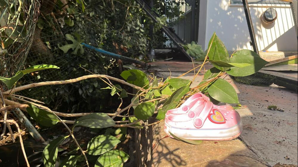 Kocaeli'de bir otomobil eve daldı! Anneanne ve torunları ezildi Kocaeli'de bir otomobil eve daldı! Anneanne ve 2 küçük torunu ezildi - 2. Resim