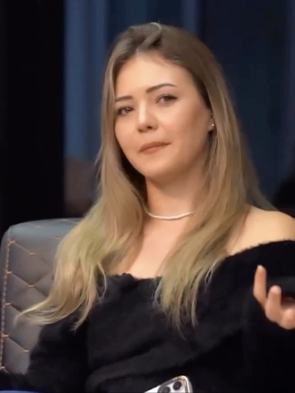 Kübra Aykut'un yeni videosu ortaya çıktı! Babası hakkındaki sözleri gündem oldu Kübra Aykut'un yeni videosu ortaya çıktı! Babası hakkındaki sözleri gündem oldu - 4. Resim