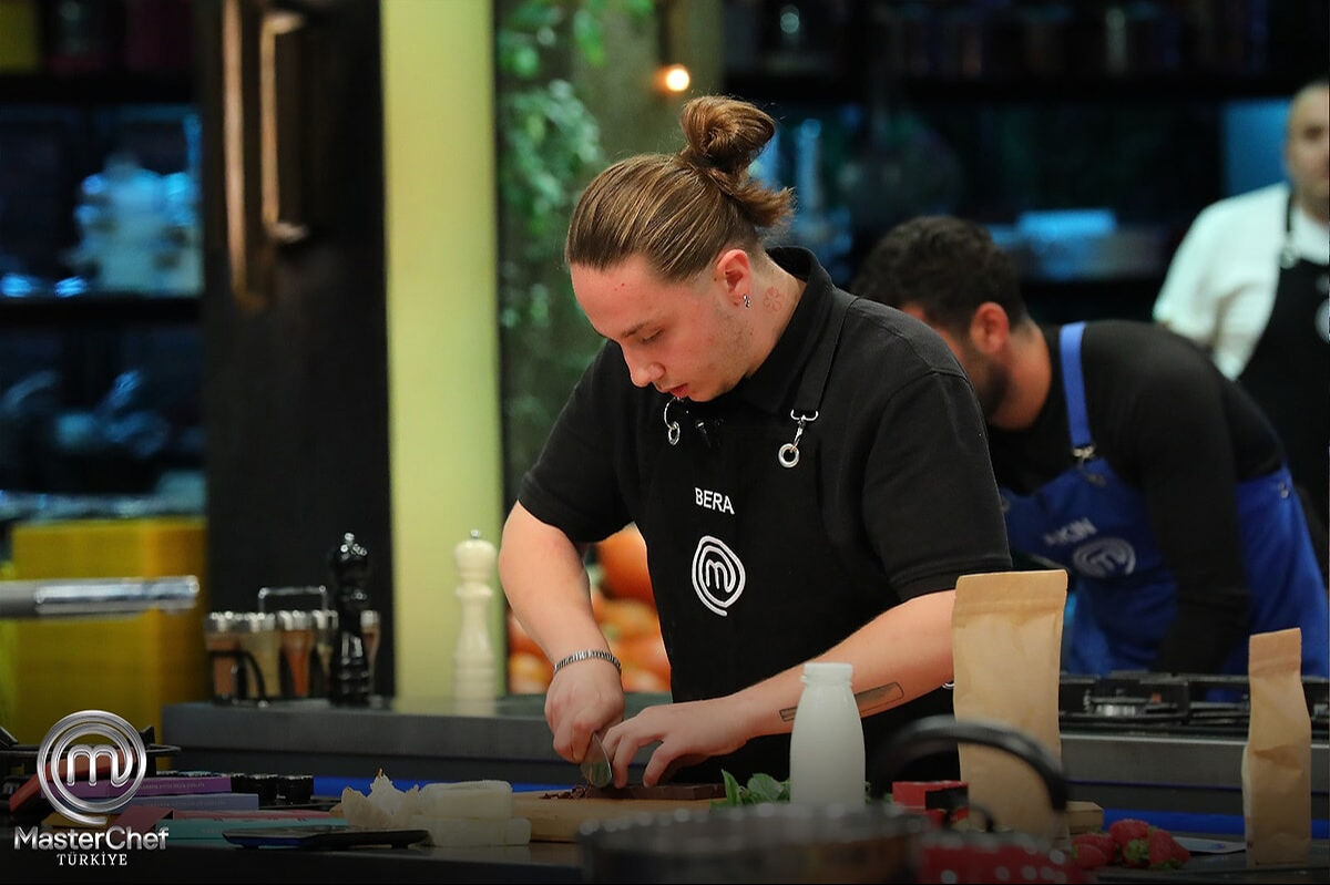 MasterChef'te gergin anlar! Yarışmacıdan olay hareket! Mehmet Şef fena kızdı - 3. Resim