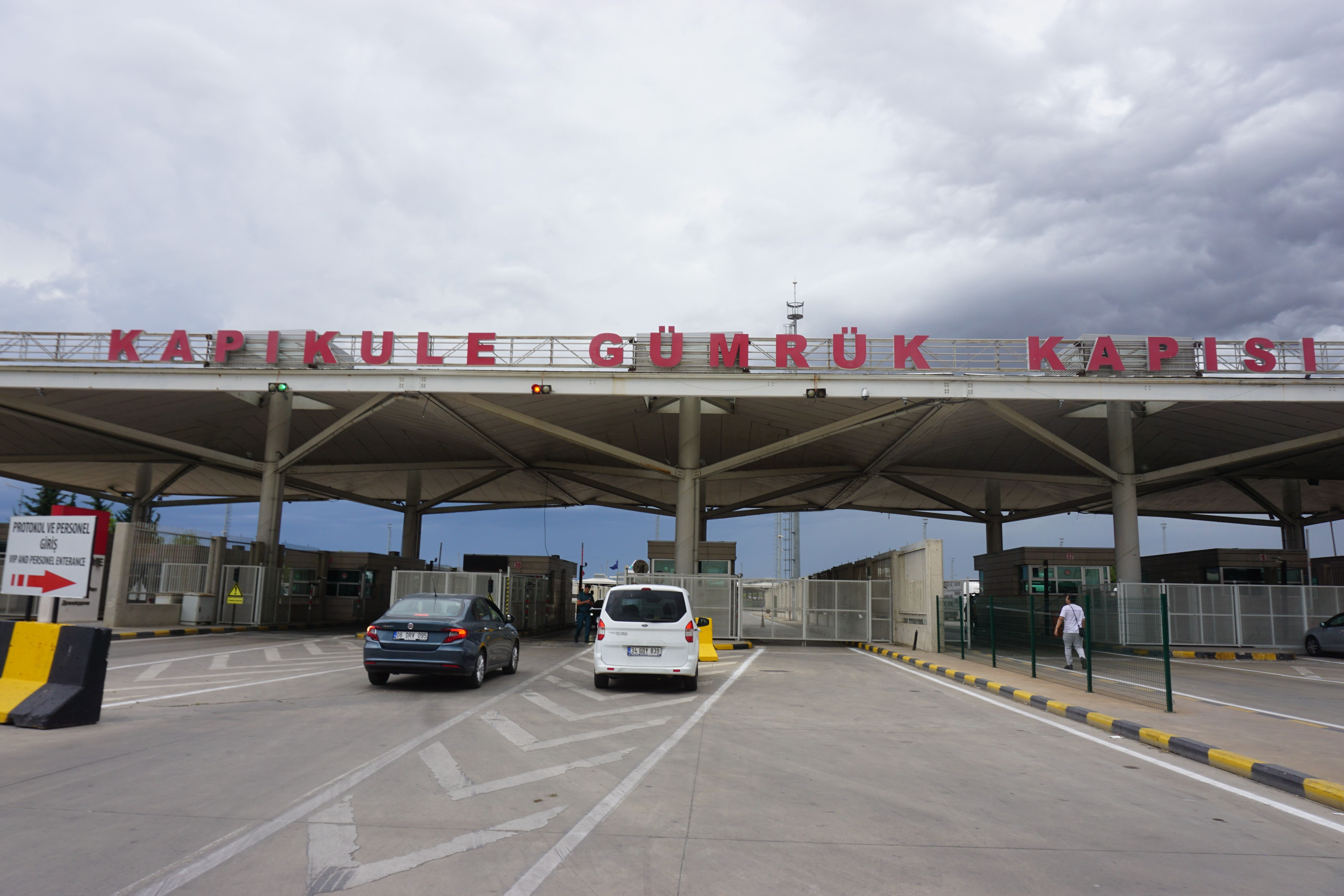 Adı 'kaçakçılık' iddialarına karışmıştı: Ediz Ün'ün direksiyon başında görüntüsü çıktı - 3. Resim