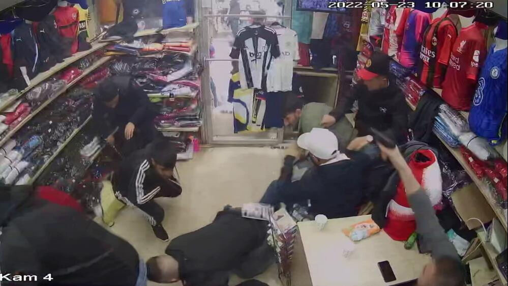 Beyazıt'ta 2 yıl önce yaşanan silahlı çatışmanın yeni görüntüleri ortaya çıktı! Azerbaycanlı oyuncu Kamran Dadashzade ölmüştü - 2. Resim