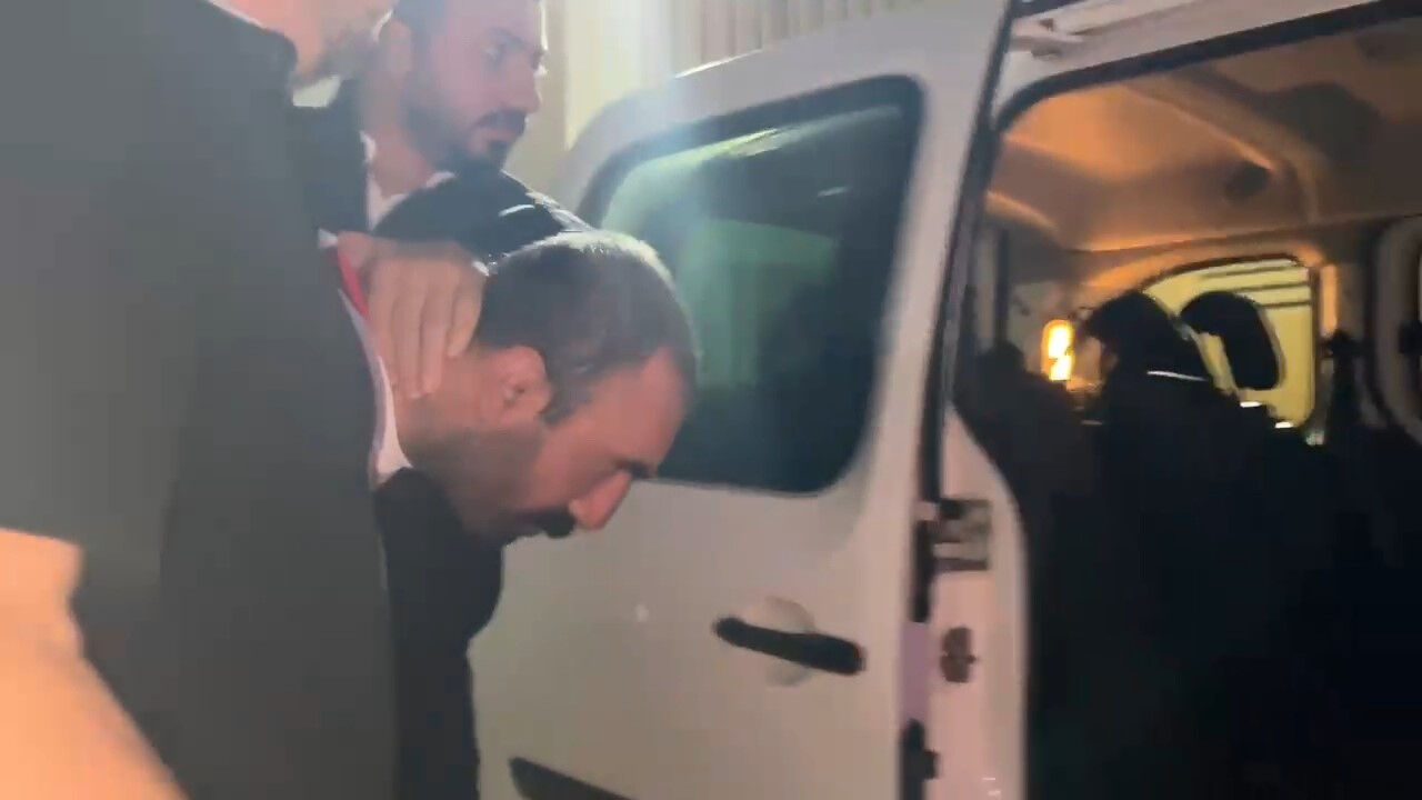 Şerafettin Sezer'i şarj kablosuyla boğmuşlar! 'Yasak aşk' cinayetinde mahkemeden flaş karar Eşi Şerafettin Sezer'i şarj kablosuyla boğdular! 'Yasak aşk' ikilisi hakkında mahkemeden flaş karar - 3. Resim