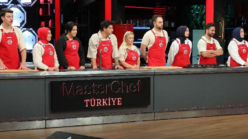 MasterChef'te ikinci dokunulmazlık oyununun kazananı kırmızı takım oldu  MasterChef'te ikinci dokunulmazlık oyununun kazananı kırmızı takım oldu  - 1. Resim