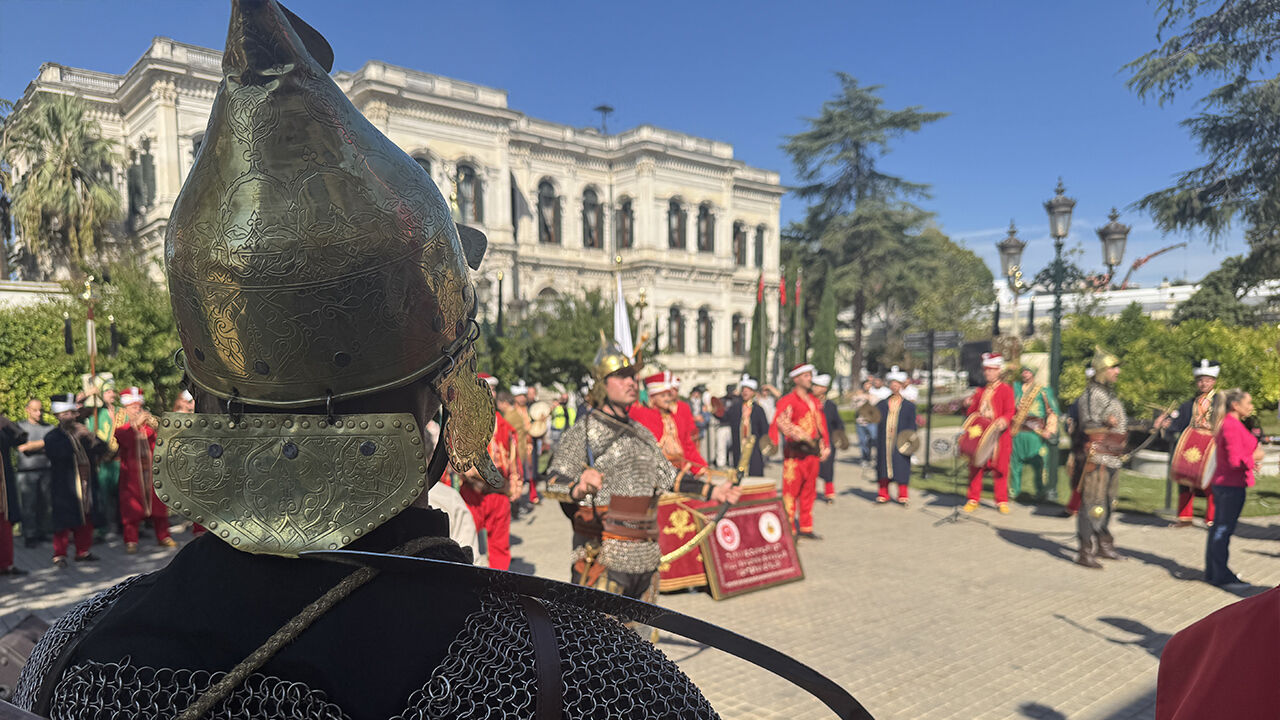 Mehteran Yıldız Sarayı'nda! Tarihi binada Osmanlı marşları yankılandı Mehteran Yıldız Sarayı'nda! Tarihi binada Osmanlı marşları yankılandı - 2. Resim