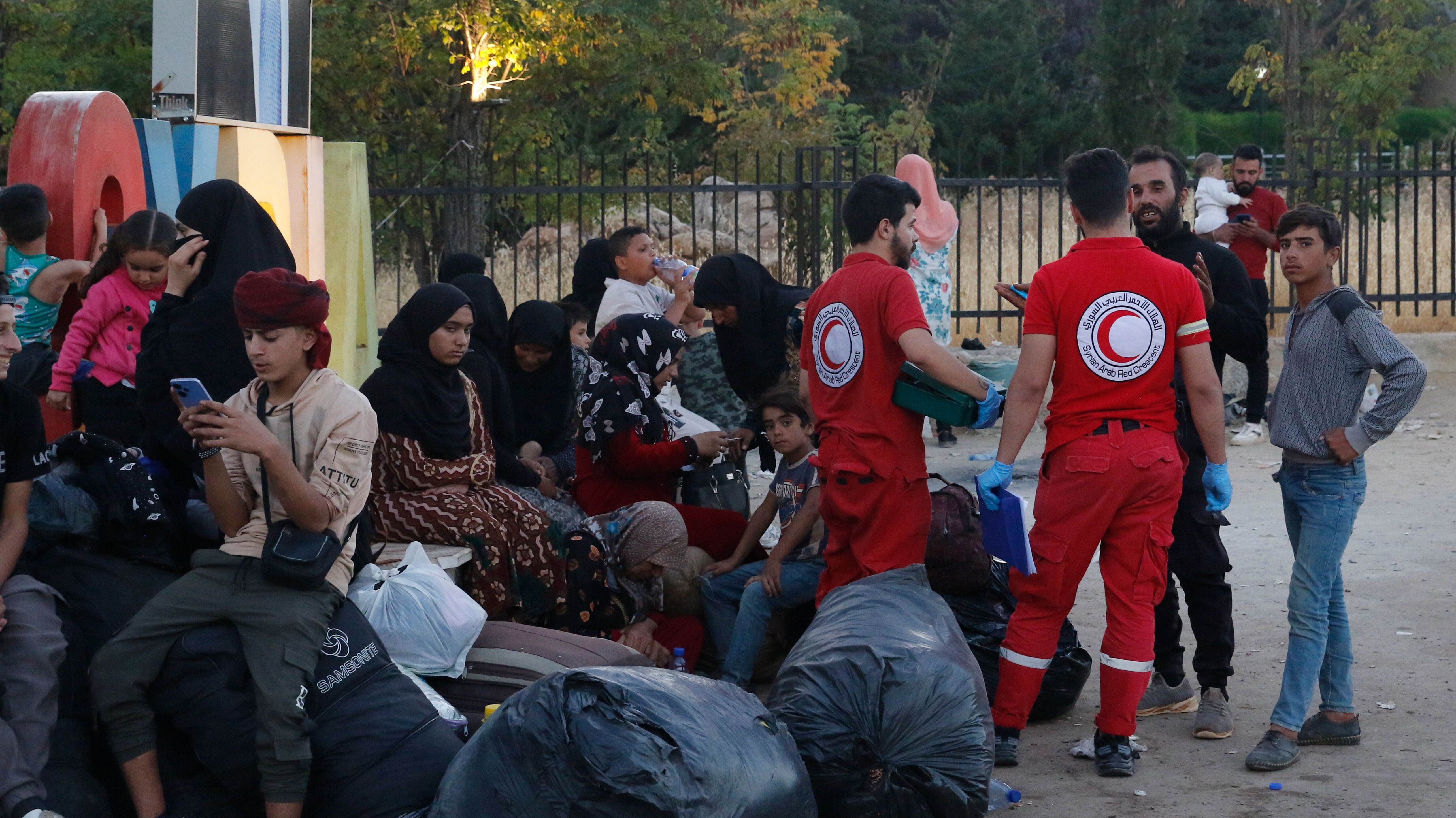 Tarih tersine döndü! Lübnan'dan Suriye'ye göç başladı, sınıra akın ettiler - 2. Resim