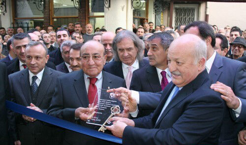 Trabzonspor'un 7. başkanı olan Şamil Ekinci Kırşehir doğumlu - 2. Resim