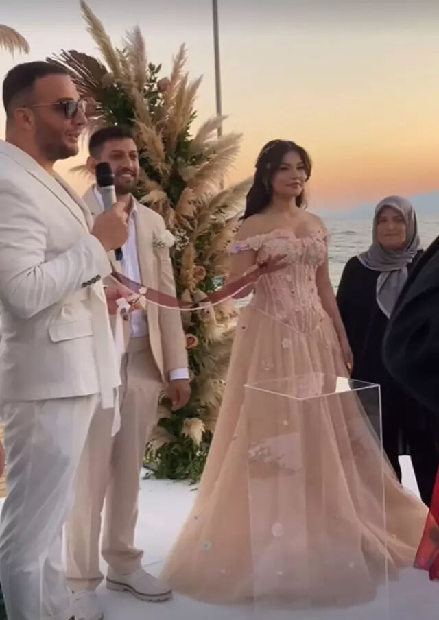 Ünlü şarkıcı Burak Bulut nişanlandı! İşte müstakbel eşi... - 3. Resim