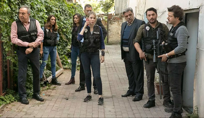 18 yıldır ekranlarda olan Arka Sokaklar dizisi ilk olarak 31 Temmuz 2006 tarihinde yayınlandı - 1. Resim