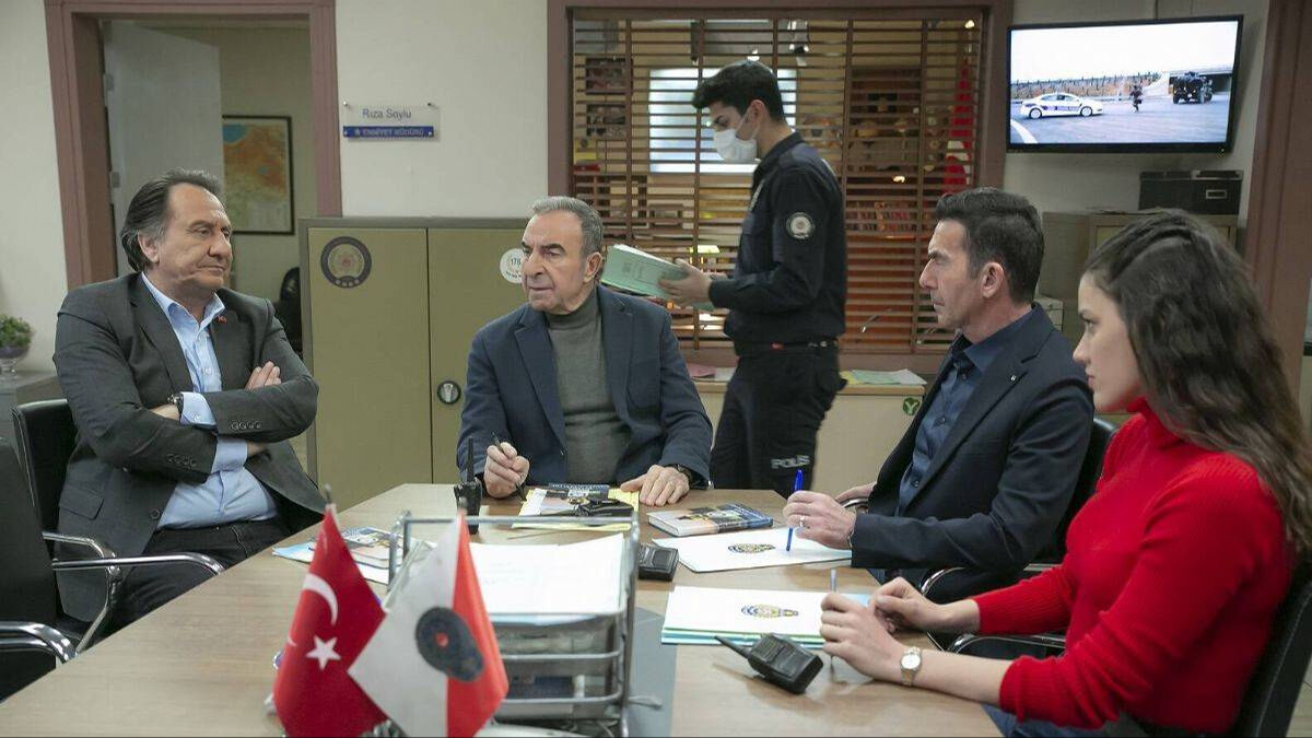 18 yıldır ekranlarda olan Arka Sokaklar dizisi ilk olarak 31 Temmuz 2006 tarihinde yayınlandı - 4. Resim