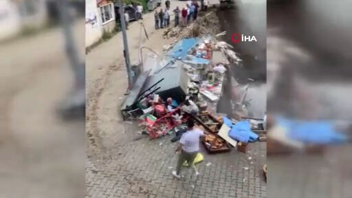 Artvin’de korkunç olay! Bina yaşlı adamın üzerine çöktü, o anlar kamerada - 2. Resim