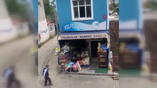 Artvin’de korkunç olay! Bina yaşlı adamın üzerine çöktü, o anlar kamerada - 1. Resim