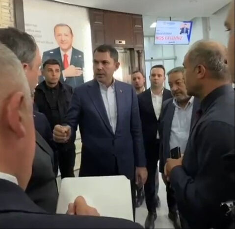 Bakan Murat Kurum'dan deprem konutlarını yavaş yapan müteahhitlere karşı talimat: Teminatı yakıp, işi iptal ediyorsunuz - 2. Resim