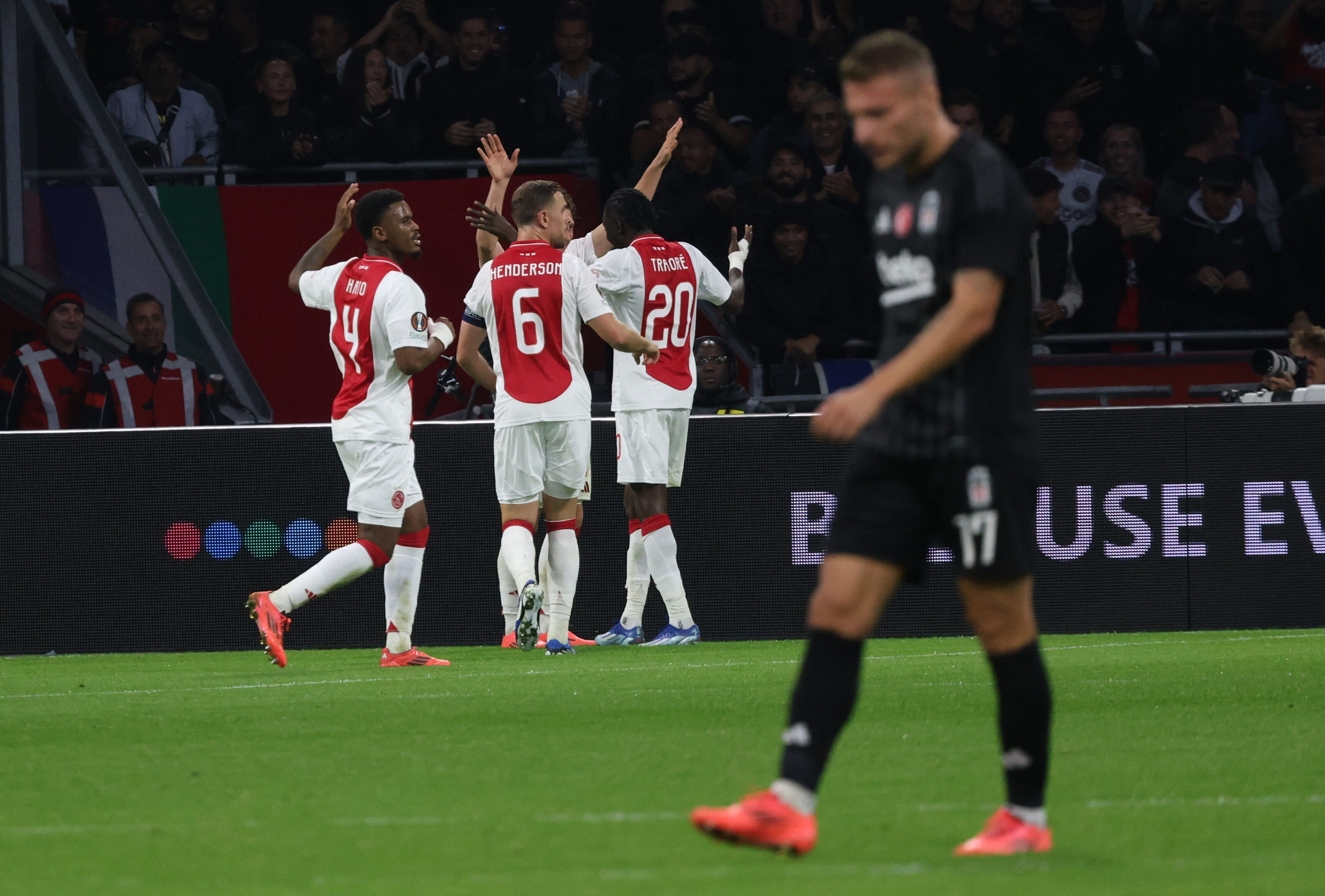 Beşiktaş, Ajax karşısında istediğini bulamadı! Hollanda'da ağır yara aldı Beşiktaş, Ajax karşısında istediğini bulamadı! Hollanda'da ağır yara aldı - 1. Resim