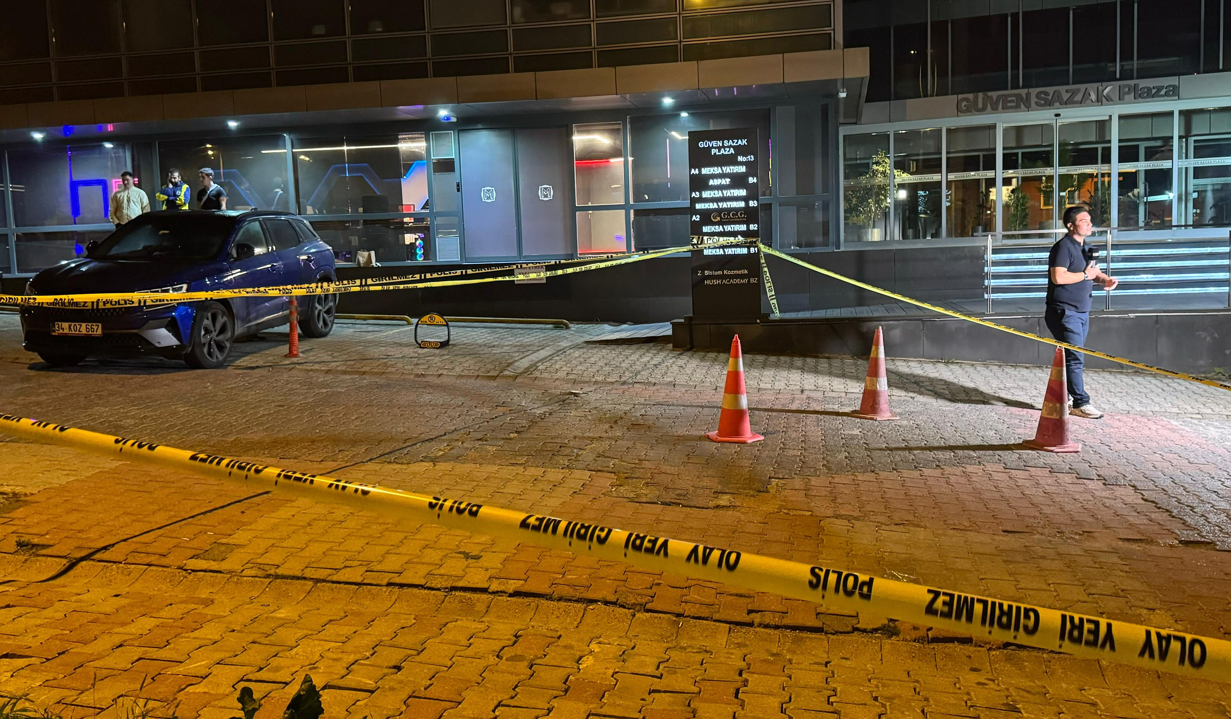 Eski futbolcu Serhat Akın’ın uğradığı saldırı güvenlik kamerasında - 2. Resim