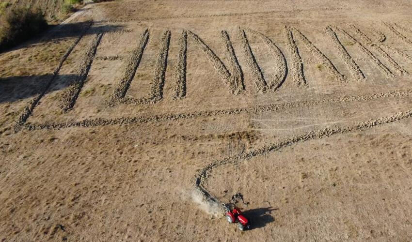Funda Arar hayranlığını tarlaya kazımıştı! Sürpriz buluşma gerçekleşti - 1. Resim