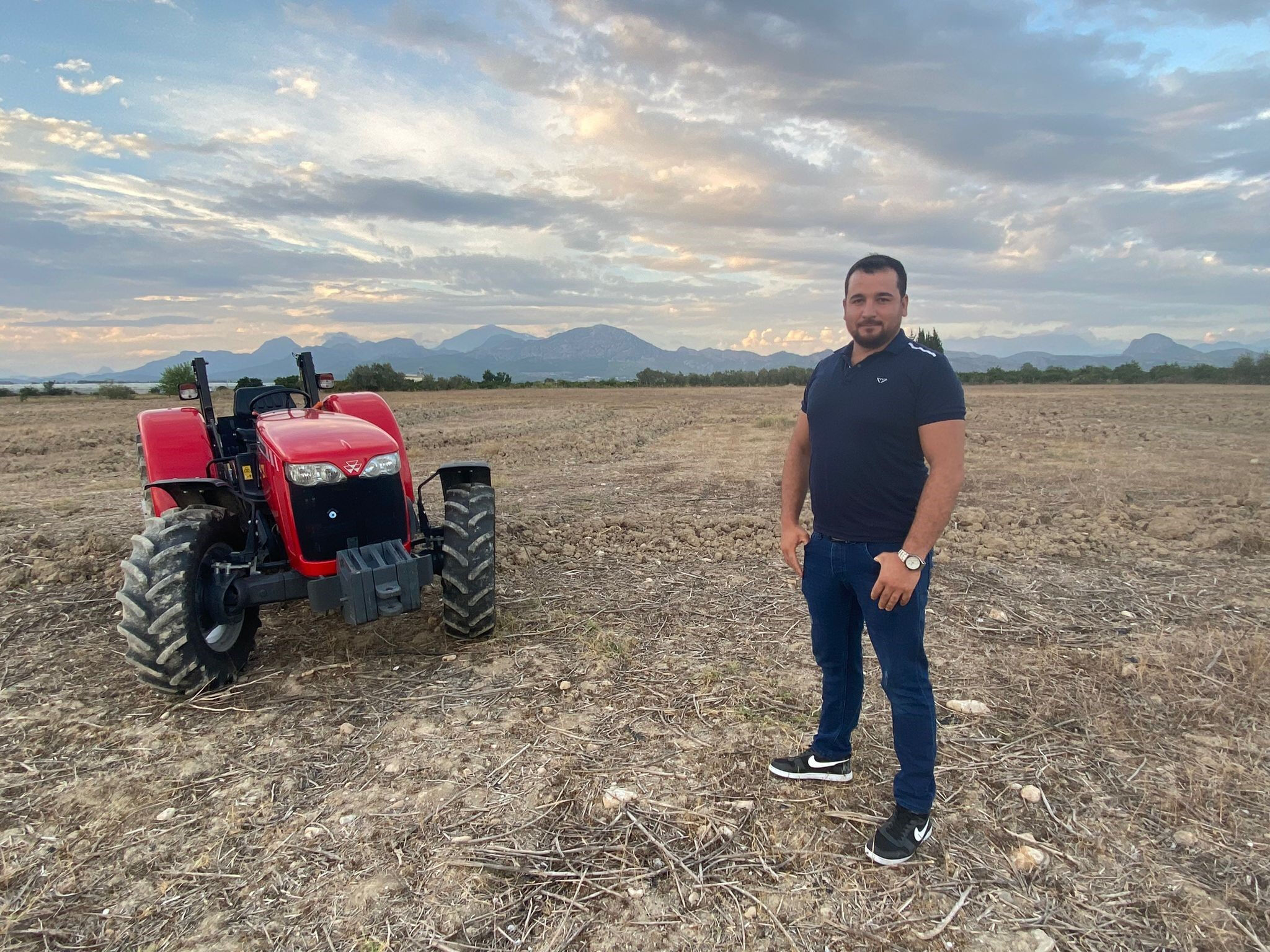 Funda Arar hayranlığını tarlaya kazımıştı! Sürpriz buluşma gerçekleşti - 2. Resim