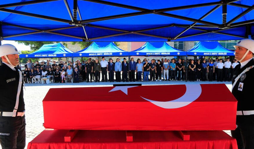 Kalp krizi ge&ccedil;iren polis memuru Mehmet Yaramış&rsquo;a veda! Annesinin s&ouml;zleri y&uuml;rek burktu - 1. Resim