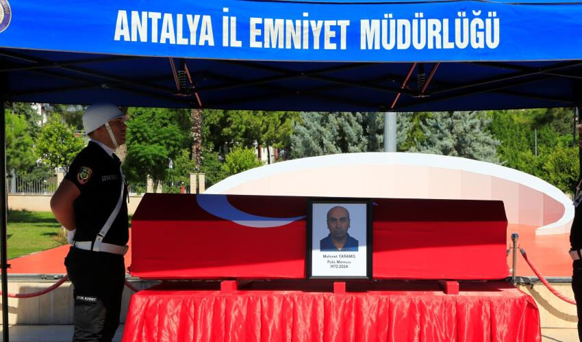 Kalp krizi ge&ccedil;iren polis memuru Mehmet Yaramış&rsquo;a veda! Annesinin s&ouml;zleri y&uuml;rek burktu - 3. Resim