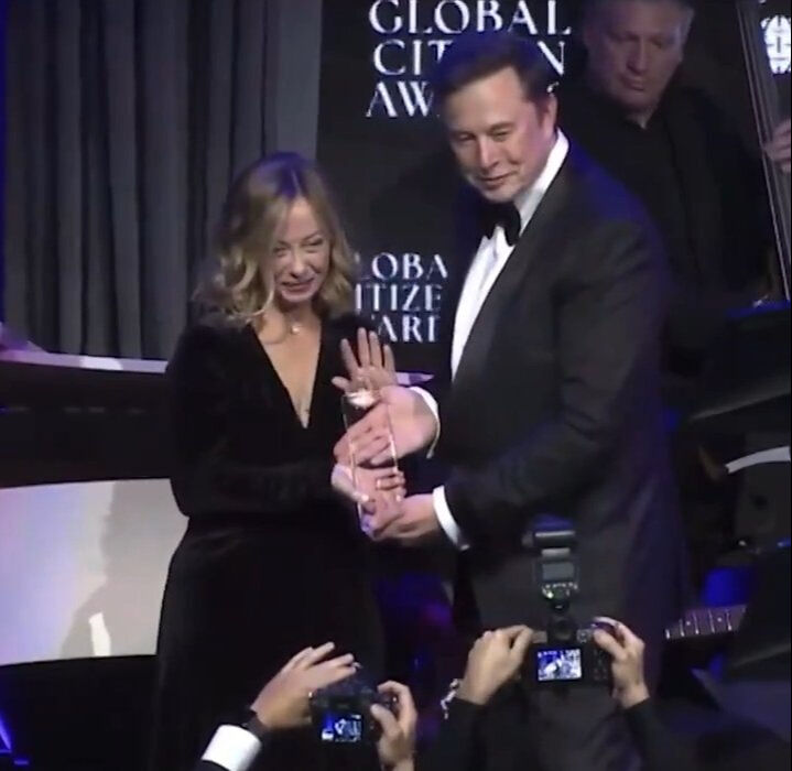 Musk ve Meloni arasındaki 'yakınlaşma' dünya gündeminde! Milyarder isimden açıklama var Musk ve Meloni arasındaki 'yakınlaşma' dünya gündeminde! Milyarder isimden açıklama var - 3. Resim