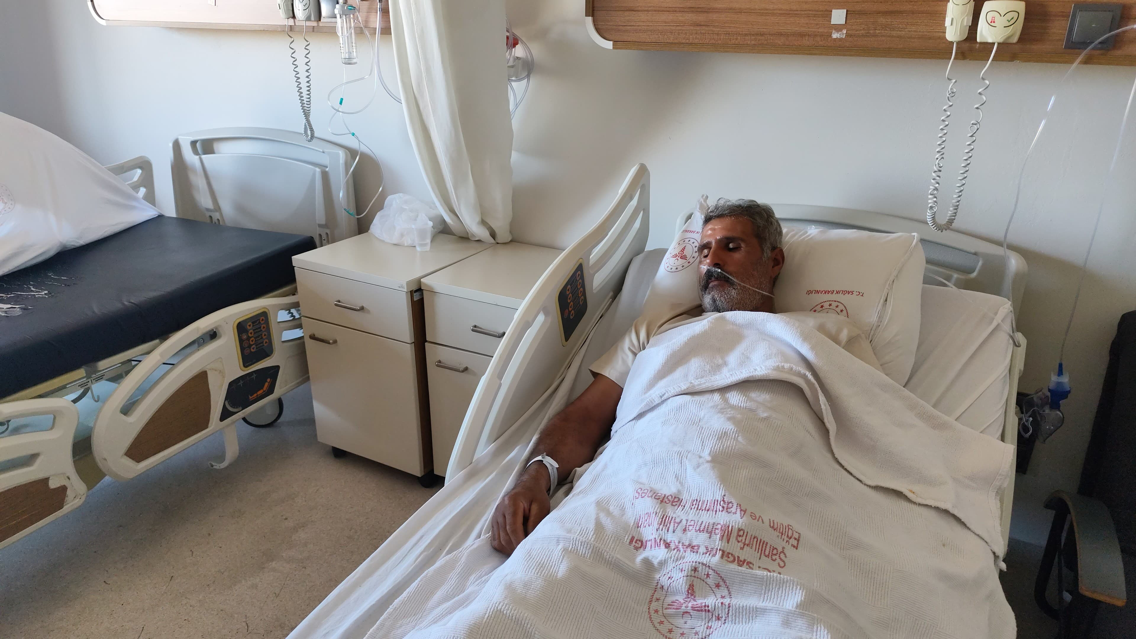 Şanlıurfa'da bir adam uykudan kanlar içerisinde uyandı! Apar topar hastaneye kaldırıldı - 1. Resim