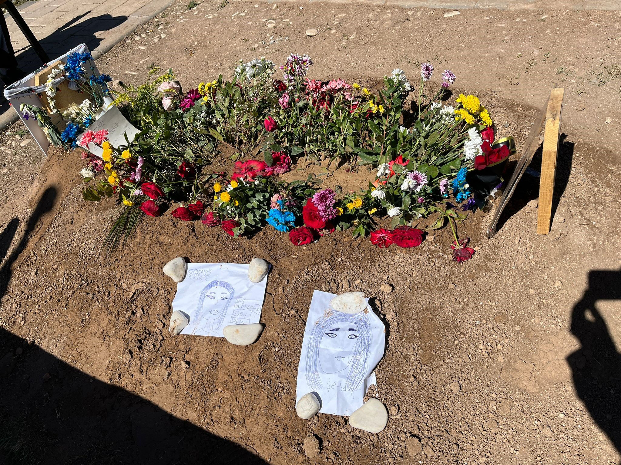 Şehit polis Şeyda Yılmaz'ın mezarında duygulandıran mektup: Çünkü sen inşallah cennettesin - 1. Resim