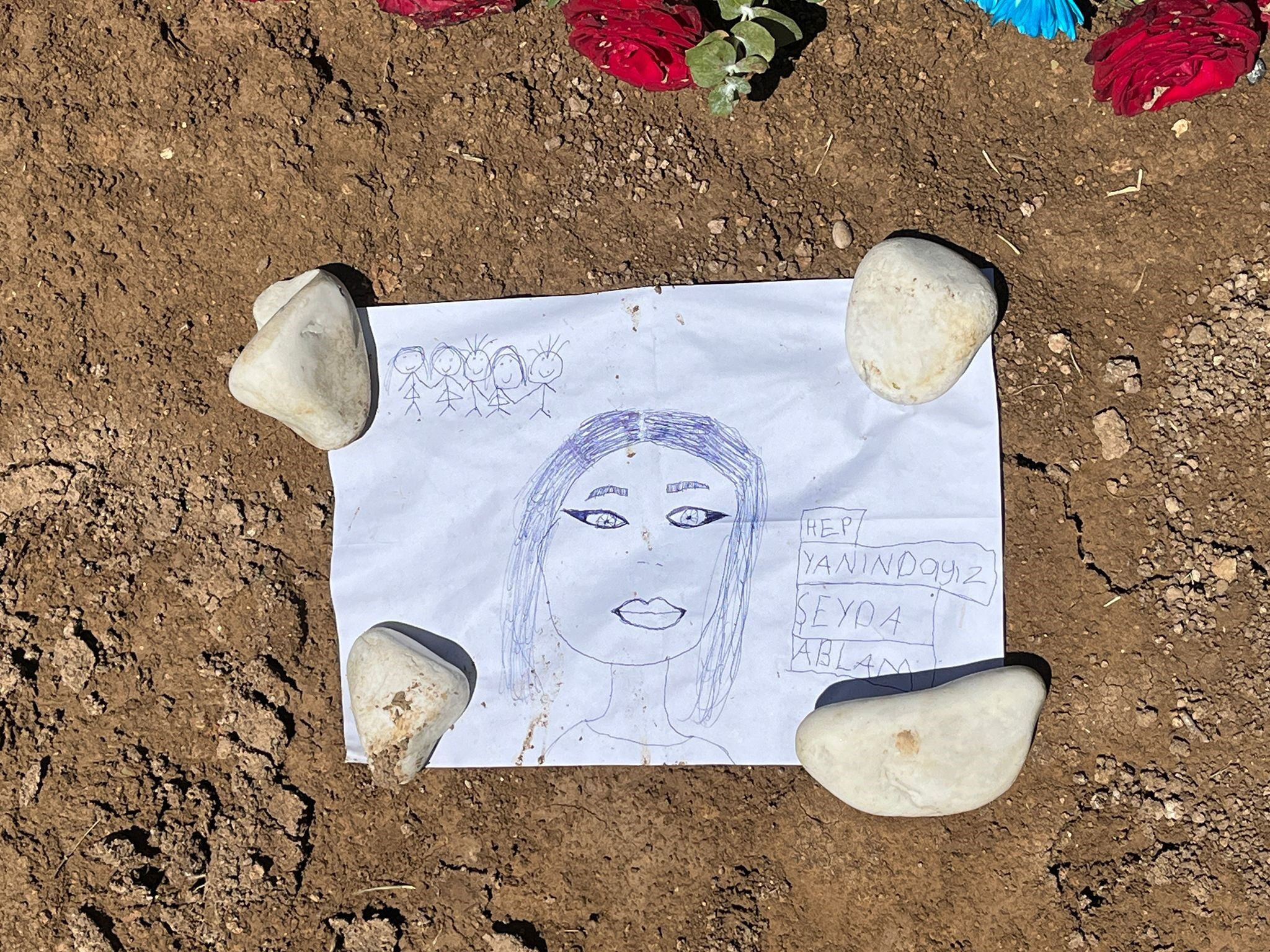 Şehit polis Şeyda Yılmaz'ın mezarında duygulandıran mektup: Çünkü sen inşallah cennettesin - 2. Resim