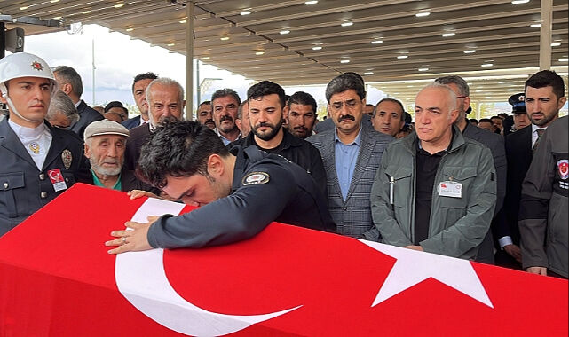 Sivasspor'dan Ümraniye'de şehit olan polis Şeyda Yılmaz için tribün hamlesi - 1. Resim