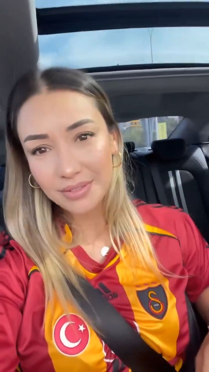 Survivor Evrim Keklik küfürlü Fenerbahçe tezahüratını paylaştı, herkes Acun Ilıcalı’ya seslendi Survivor Evrim Keklik küfürlü Fenerbahçe tezahüratını paylaştı, herkes Acun Ilıcalı’ya seslendi - 2. Resim