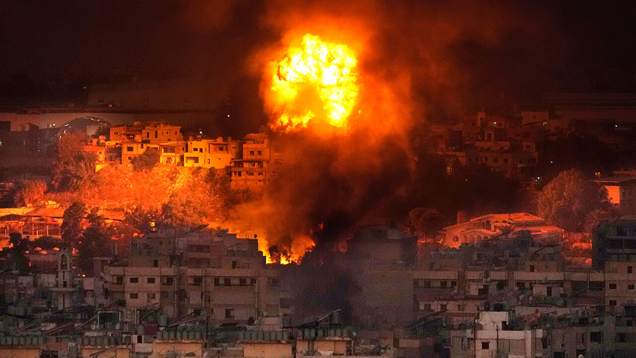 Beyrut ateş altında! Hizbullah'ın kalesi olan Dahiye bölgesine bomba yağdı Beyrut ateş altında! Hizbullah'ın kalesi olan Dahiye bölgesine bomba yağdı - 2. Resim