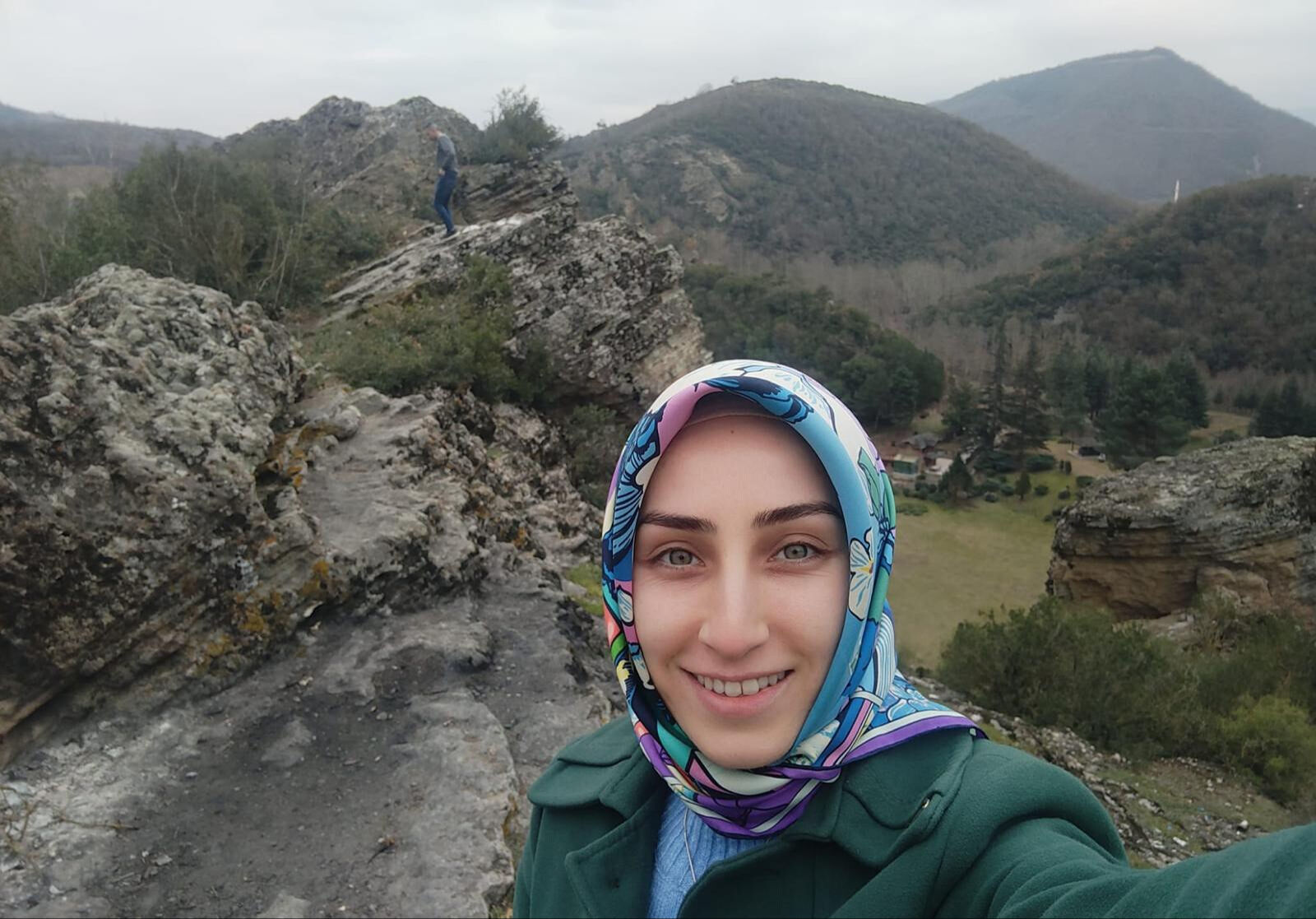 Eşini uçurumdan atarak öldürdü! Mahkemeye eşcinsellik itirafı damga vurdu Eşini uçurumdan atarak öldürdü! Mahkemeye eşcinsellik itirafı damga vurdu - 1. Resim