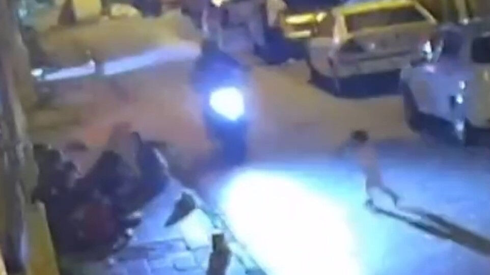 Fatih'te 1,5 yaşındaki çocuğu motosikletiyle çarparak öldüren kişinin kimliği tespit edildi - 1. Resim