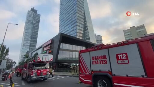 İstanbul'da korkutan AVM yangını! Dumanlar paniğe neden oldu İstanbul'da korkutan AVM yangını! Dumanlar paniğe neden oldu - 1. Resim