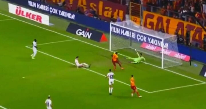 Victor Osimhen Galatasaray'da ilk golünü attı! Victor Osimhen Galatasaray'da ilk golünü attı! - 3. Resim