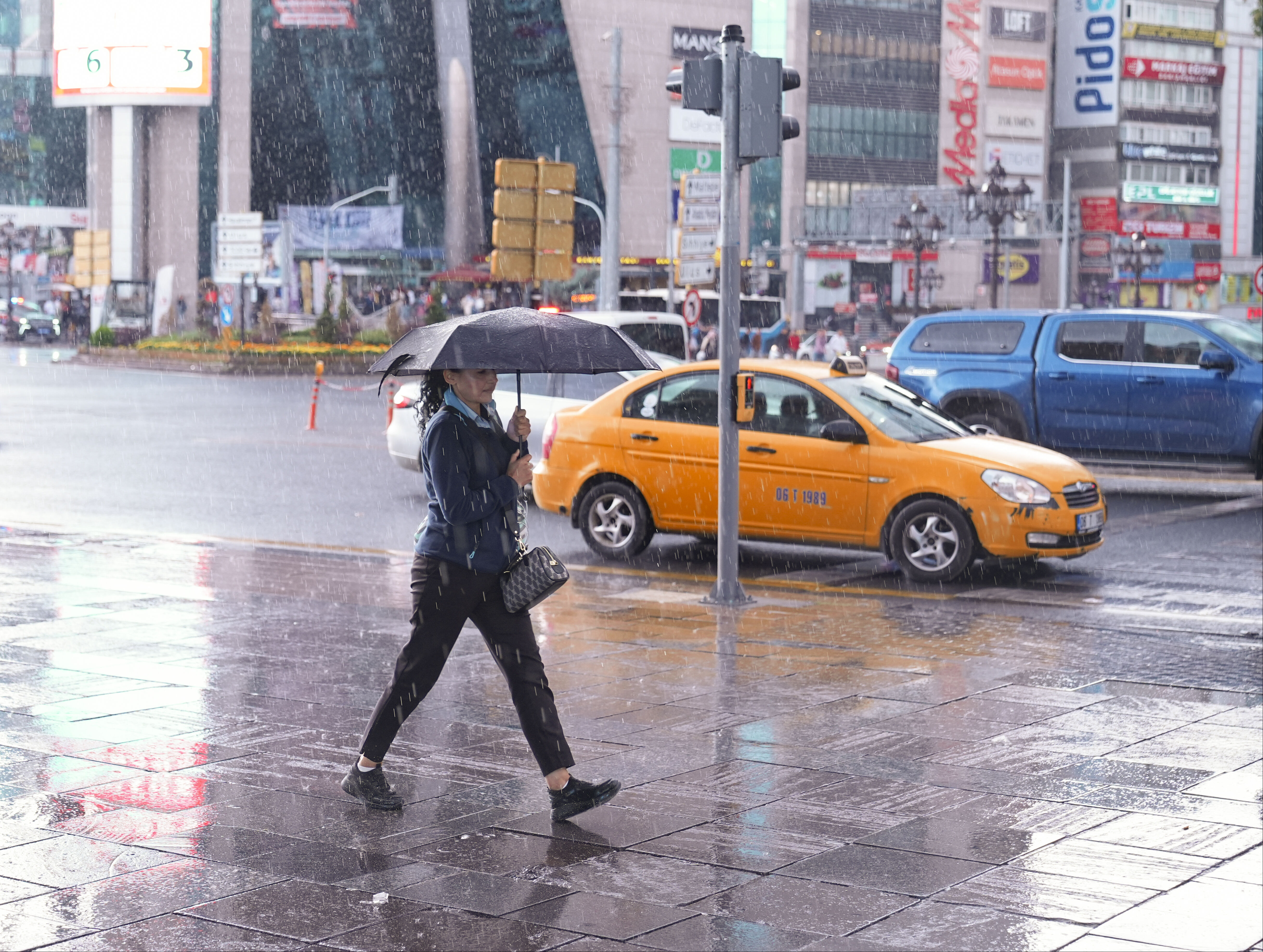 AKOM'dan İstanbul'a uyarı! Kuvvetli sağanak için saat verildi - 2. Resim