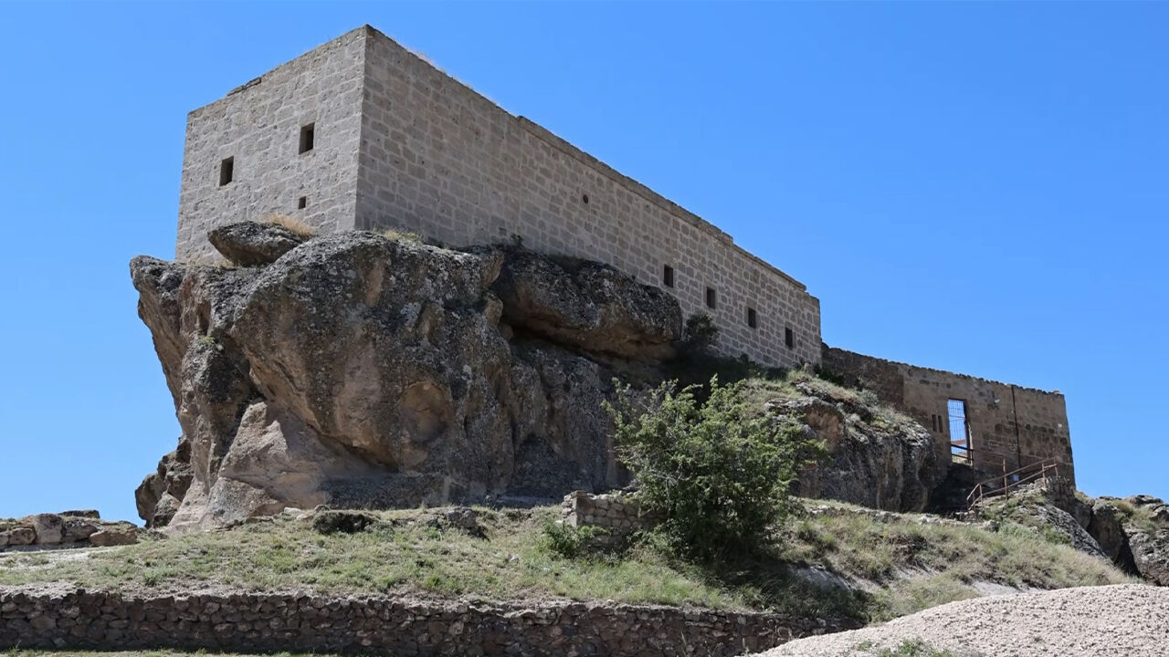 Aksaray'daki kaya üzerine yapılan 'Yüksek Kilise' ilgi odağı oldu - 3. Resim