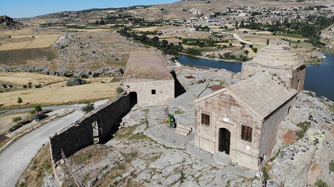 Aksaray'daki kaya üzerine yapılan 'Yüksek Kilise' ilgi odağı oldu - 1. Resim