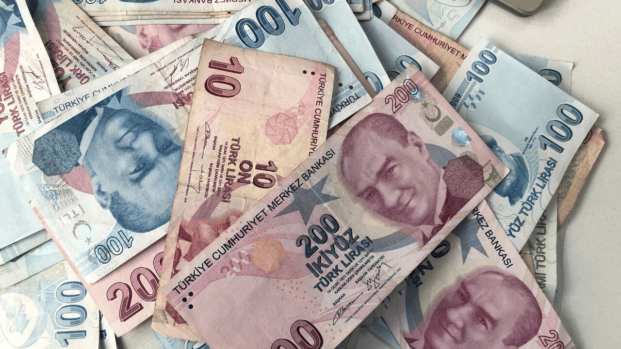 Asgari ücrete ne kadar zam yapılacak? Uzman isim 'Kesin konuşuyorum' deyip rakam verdi Asgari ücrete ne kadar zam yapılacak? Uzman isim 'Kesin konuşuyorum' deyip rakam verdi - 1. Resim