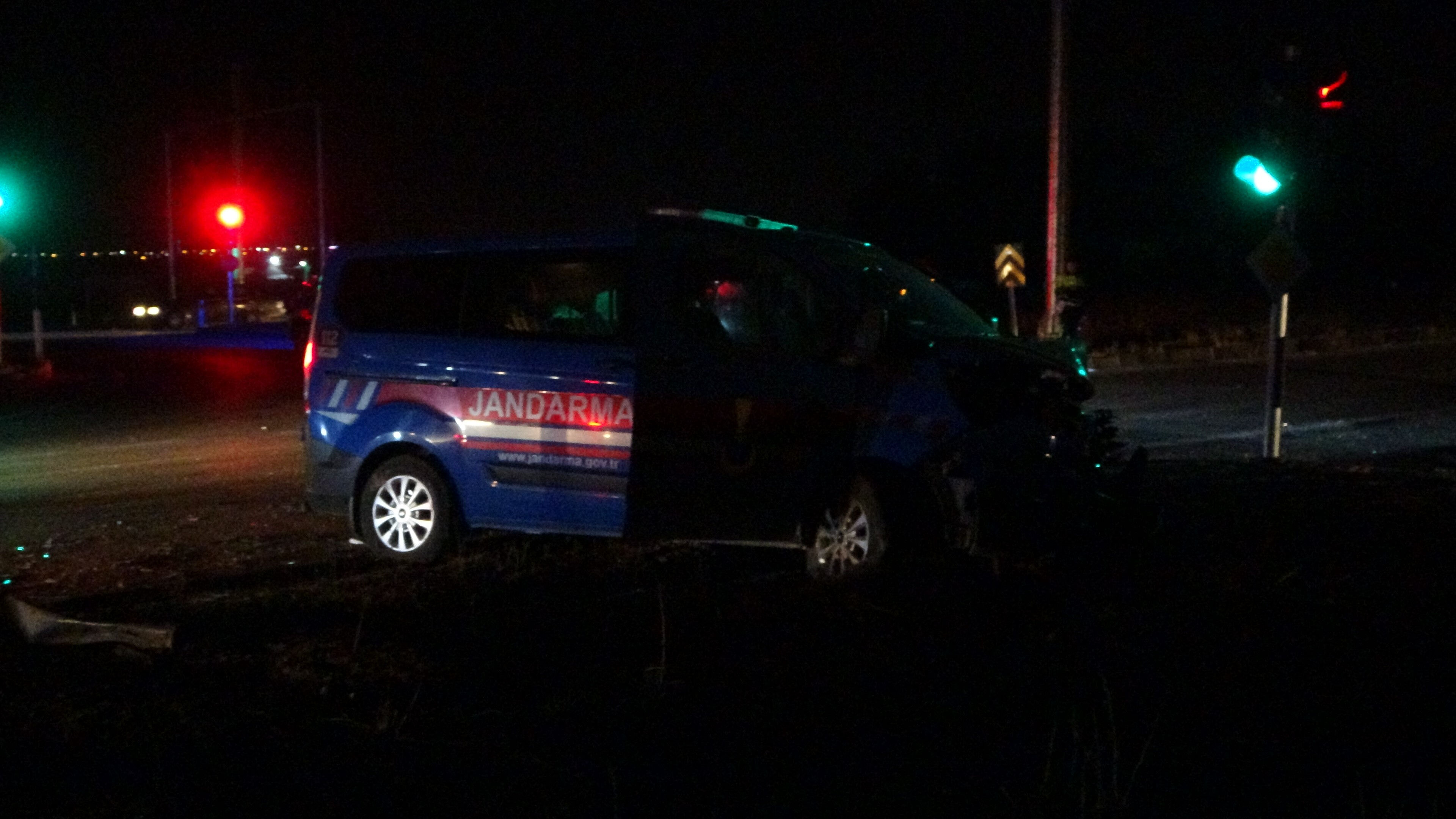 Askeri araç otomobille çarpıştı: 5'i asker 7 yaralı - 1. Resim