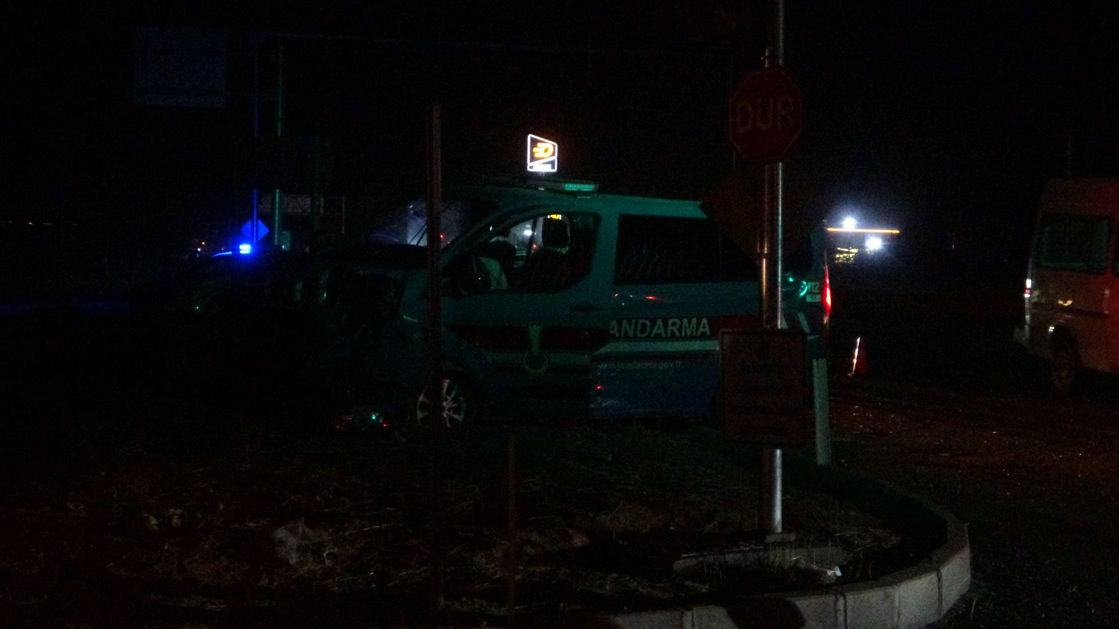 Askeri araç otomobille çarpıştı: 5'i asker 7 yaralı - 2. Resim