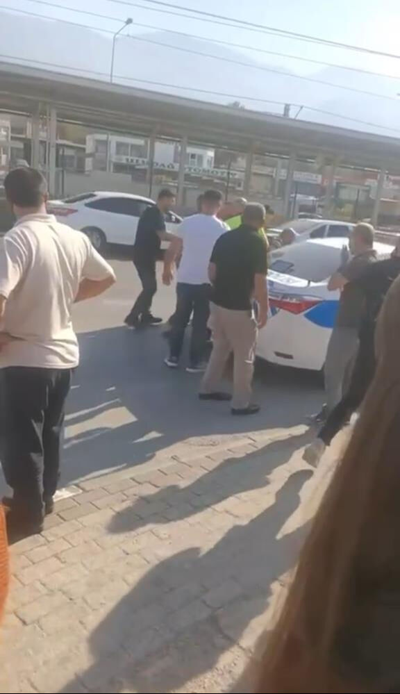 Bursa'da korkunç kaza! Bebeği ile kaldırımda yürüyen kadını tır ezdi - 4. Resim