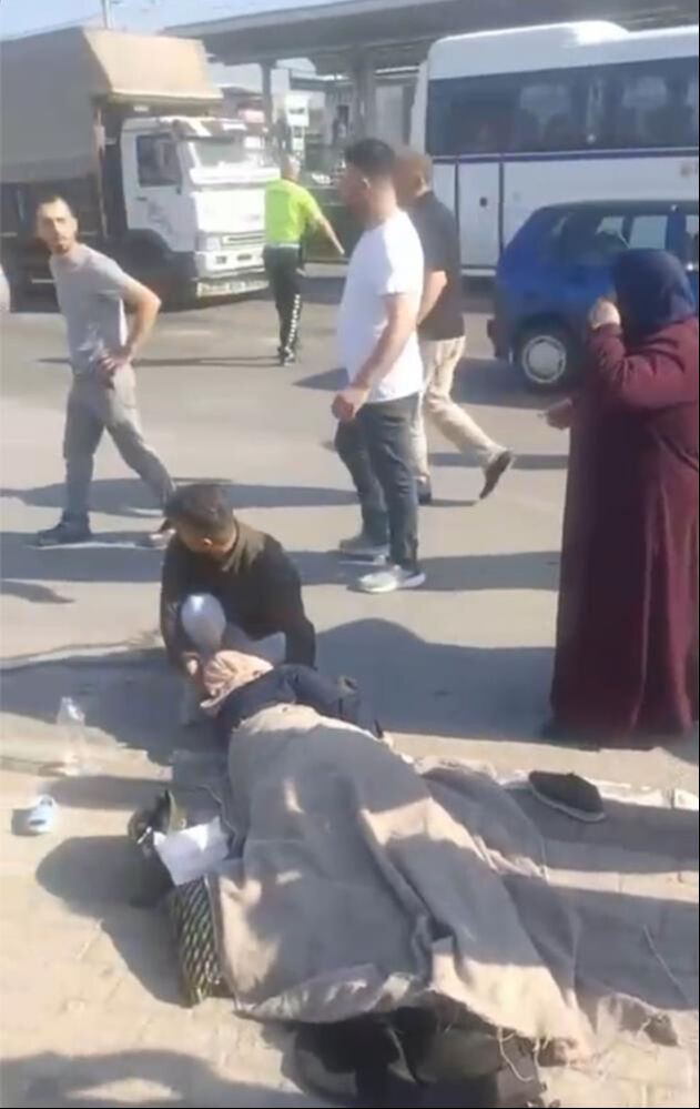 Bursa'da korkunç kaza! Bebeği ile kaldırımda yürüyen kadını tır ezdi - 1. Resim