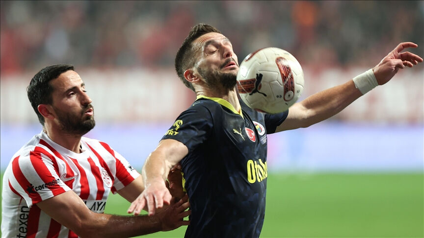 Fenerbahçe-Antalyaspor maçı bugün saat 19.00'da Corendon Airlines Park Antalya Stadyumu'nda oynanacak Fenerbahçe-Antalyaspor maçı bugün saat 19.00'da Corendon Airlines Park Antalya Stadyumu'nda oynanacak - 1. Resim