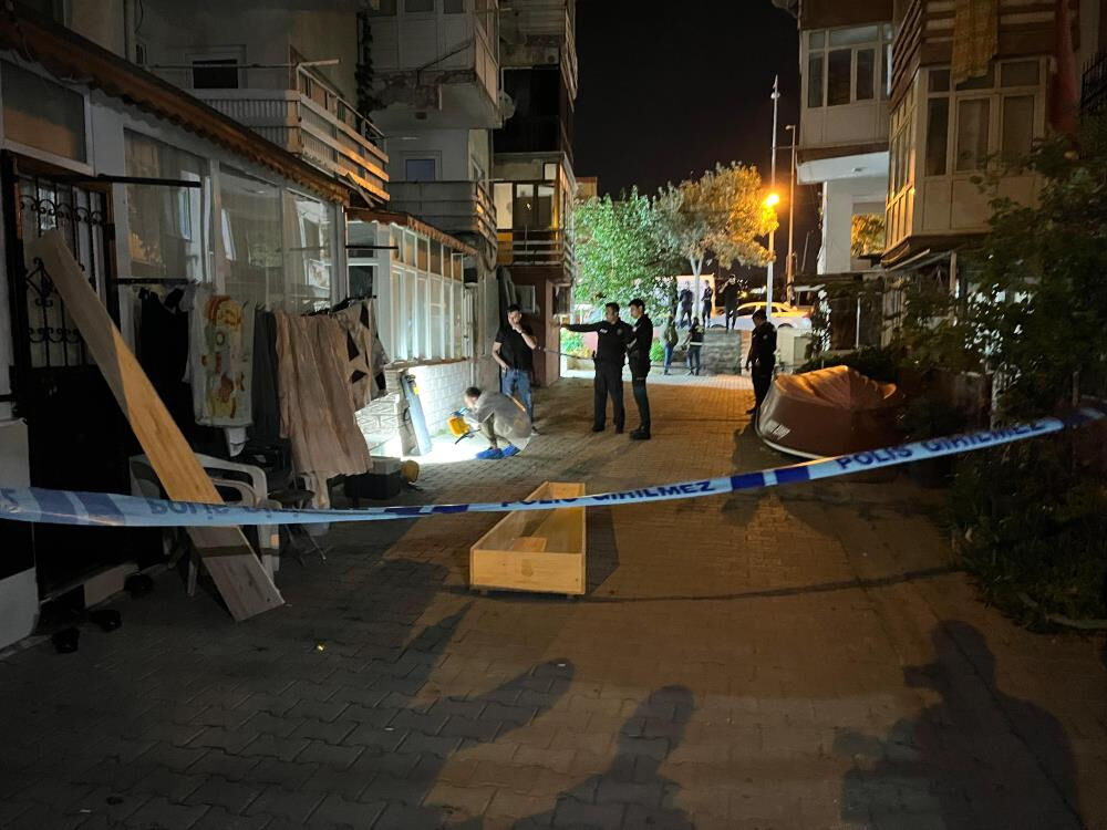 İstanbul'da çatışma çıktı! Yakalanacağını anlayan zanlı kafasına sıktı - 3. Resim