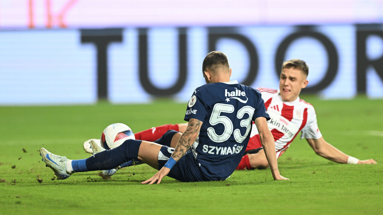 Jose Mourinho sahaya daldı! Fenerbahçe net gol fırsatını kaçırdı Jose Mourinho sahaya daldı! Fenerbahçe net gol fırsatını kaçırdı - 1. Resim