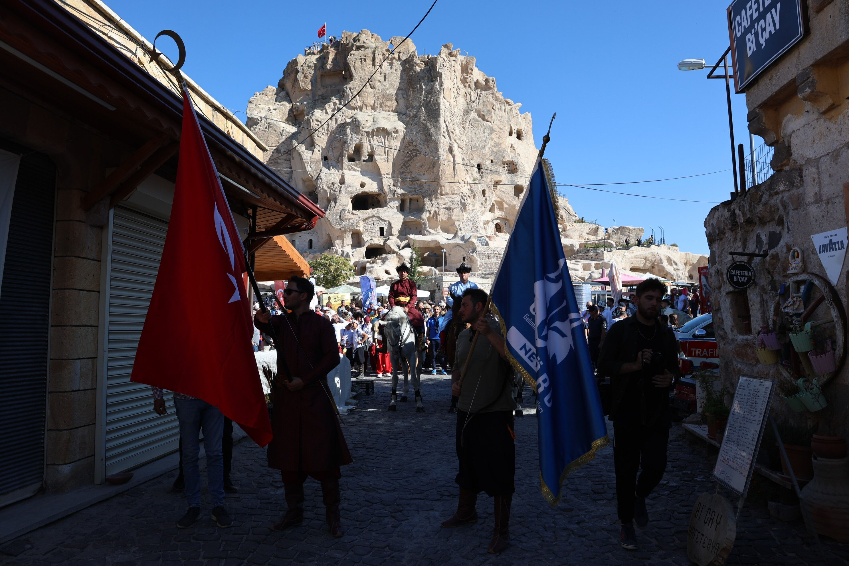 Kapadokya'da yaylar gerildi, oklar atıldı! Peribacalarındaki festivale yoğun ilgi Kapadokya'da yaylar gerildi, oklar atıldı! Peribacalarındaki festivale yoğun ilgi - 5. Resim