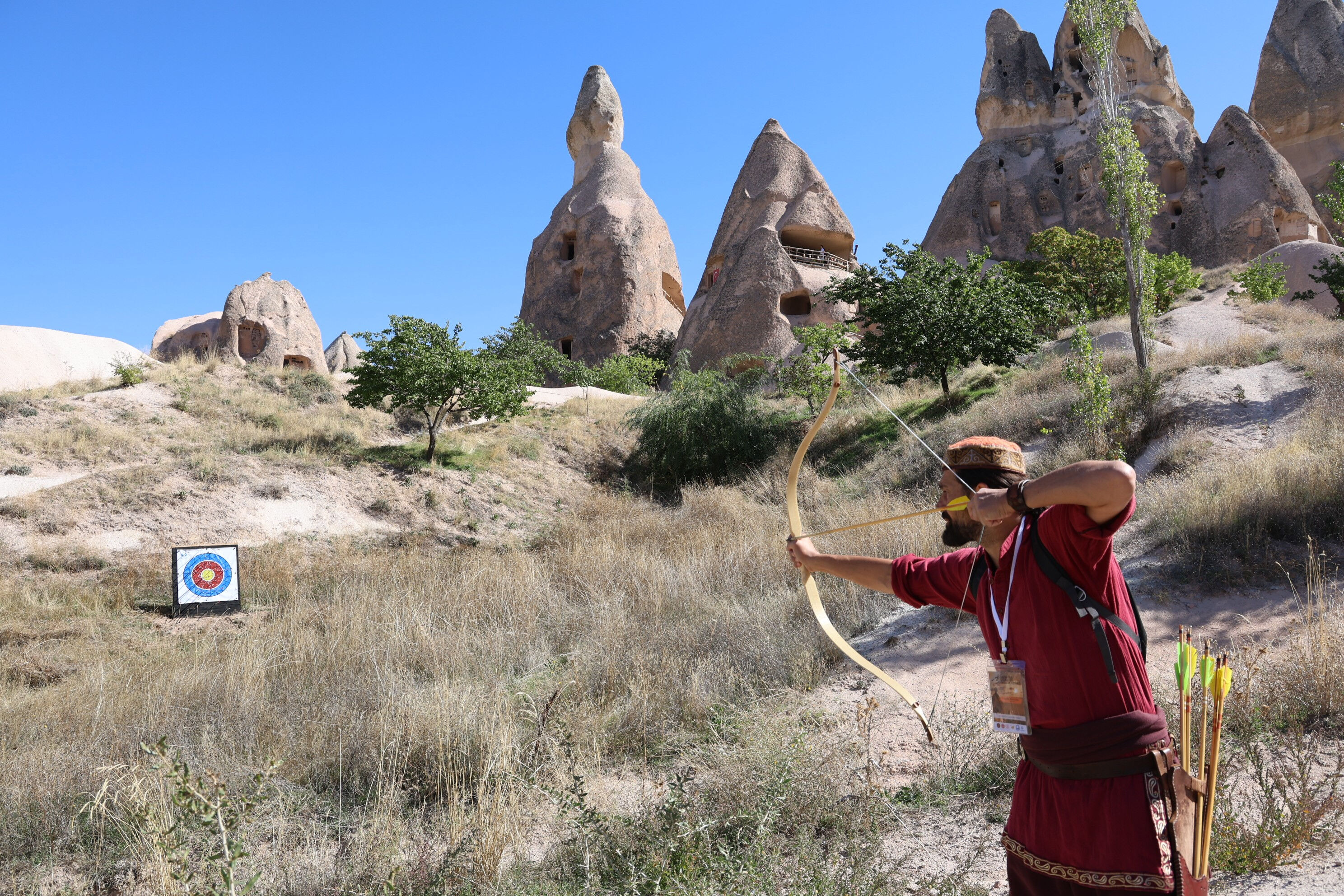 Kapadokya'da yaylar gerildi, oklar atıldı! Peribacalarındaki festivale yoğun ilgi Kapadokya'da yaylar gerildi, oklar atıldı! Peribacalarındaki festivale yoğun ilgi - 4. Resim