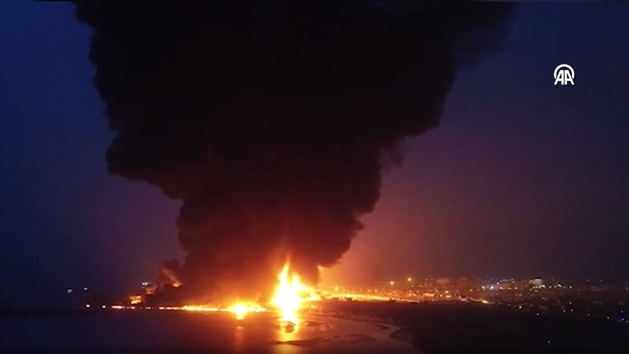 Nasrallah'ın ardından hedefte Husi lideri mi var? Hudeyde Limanı’na hava saldırısı - 1. Resim