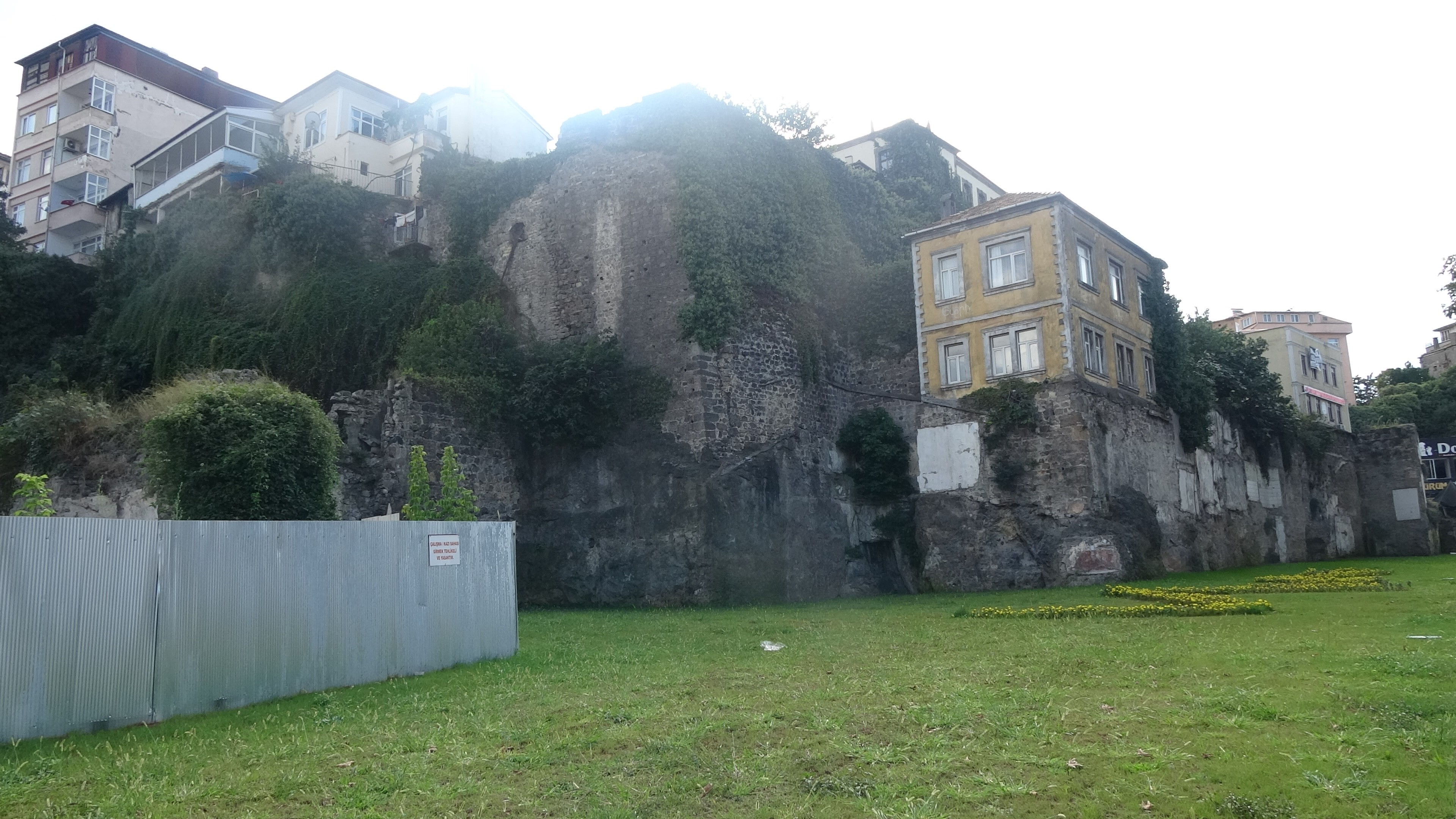 Trabzon surlarındaki çirkin fayanslar için yeni harekete geçildi Trabzon surlarındaki çirkin fayanslar için yeni harekete geçildi - 2. Resim